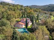 Luminosa villa con giardino e piscina 308m² Arezzo