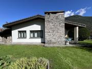 LUMINOSA VILLA DI 6 LOCALI CON GROTTO E GIARDINO A GNOSCA