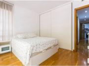 Luminosa vivienda de tres dormitorios en zona Belén con...