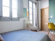 Luminosa y amplia habitación con cama doble y terraza
