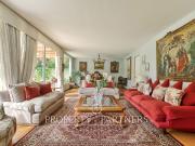 Luminosa y cómoda en sector residencial cercana a...