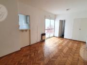 LUMINOSO 1 AMB SOBRE AV. CORDOBA C/ PATIO Y LAVADERO