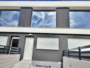 Luminoso adosado de obra nueva, listo para entrar a vivir