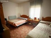 Luminoso apartamento con gran patio, piscina y a un paso...