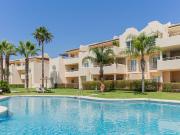 Luminoso Ático con Piscina Privada y Vistas al Golf/Mar