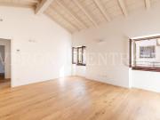 Luminoso Bilocale con Travi a Vista in Palazzo Ravignani...