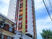 Luminoso departamento de tres ambientes. A 3 cuadras de...