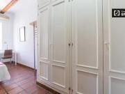 Luminoso dormitorio para alquilar en apartamento de 3...