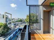 Luminoso monoambiente a estrenar! al frente con balcón