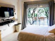 Luminoso monoambiente con balcón en Chacarita