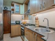 Luminoso piso con 3 habitaciones, comedor y cocina...