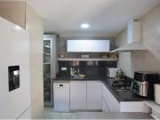 LUMINOSO PISO CON TRES DORMITORIOS