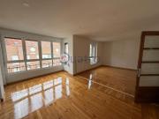 Luminoso piso en alquiler de tres habitaciones