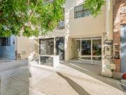 Luminoso semipiso 2 amb. con balcón y cochera fija