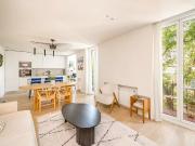 Luminoso y Elegante Piso de 3 Dormitorios con Balcones...