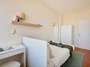 Luminous bedroom in a 10 room apartment in Saldanha,...