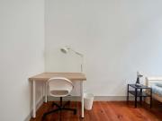 Luminous Bedroom in a 4 bedroom apartment Room 4