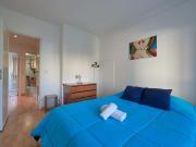 Luminous double bedroom in a 3 bedroom apartment in...