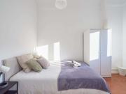 Luminous double bedroom in Alameda Room 2