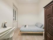 Luminous double bedroom in Arroios Room 3