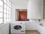 Luminous room in a 13 bedroom apartment in Arroios,...