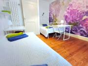 Luminous room with private balcony in a 7 bedroom...