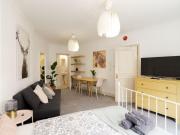 Luminous studio at Holland Park with Patio