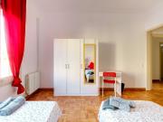 Luminous twin bedroom in Esquerra de l'Eixample