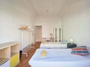 Luminous twin bedroom with balcony in Alameda Room 3