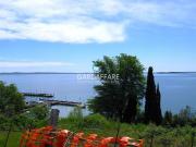 LUSSUOSA VILLA IN INVIDIABILE POSIZIONE FRONTE LAGO A...