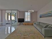 LUSSUOSO AMPIO ARREDATO CENTRALE P. AUTO