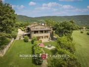 Lussuoso casale in vendita Castel Focognano, Toscana