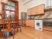 Lutton Place, Edinburgh EH8, 3 bed flat to rent, £1,995...