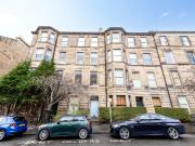 Lutton Place, Edinburgh EH8, 5 bed flat to rent, £2,950...