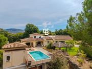 Luxe Discret et Volumes Majestueux en Provence