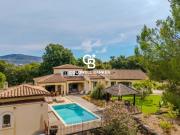 Luxe Discret et Volumes Majestueux en Provence