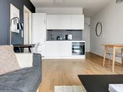 Luxe Favoriten 1BR w/ Gym & Elevator, walk to Hauptbahnhof