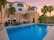 Villa reformada de 5 dormitorios con vistas panorámicas...