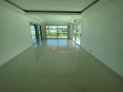 Luxo e Sofisticação à Beira Mar: Apartamento Frente ao...