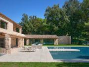 Luxueuse propriété en pierres avec vue jusqu'à la mer