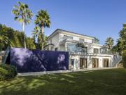 LUXUEUSE VILLA DE GOLF EN PREMIÈRE LIGNE À NUEVA ANDALUCIA