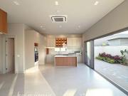 Luxuosa casa em condomínio à venda no Residencial Quinta...