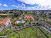 Luxuosa Casa T13 com Piscina e Jardins em Arcozelo Um...