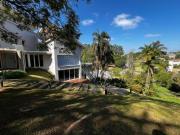 Luxuosa mansão de 6 quartos e 4 suítes em condomínio de...