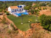 Luxuosa Moradia de luxo de 2 andares composta por 4...