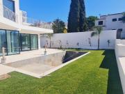 Luxuosa Moradia Independente Nova com piscina perto do...