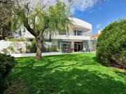 Luxuosa Moradia Isolada na Serra de Carnaxide com Piscina