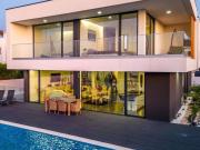 Luxuosa Moradia Nova com 4 Quartos e Vista em Faro, Portimo