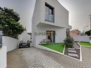 Luxuosa Moradia T3 em São Domingos de Rana