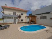 Luxuosa Moradia T5 com Vista Mar na parede, Cascais